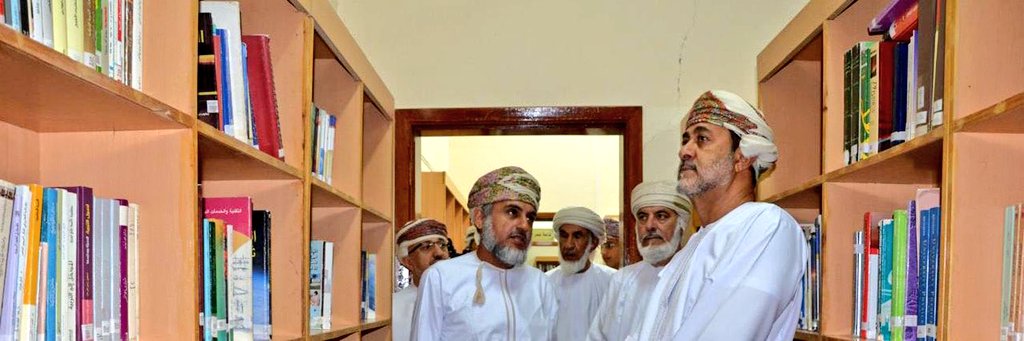 Hamood_Aladawi's tweet photo. "وفقيدُ العلمِ ما عنه بدل"رحل أ.خميس  العدوي، بعد أن ترك أثرا علميا وأدبيا ثريا، جمع فيه بين أصالة العلم الشرعي واتساع الفكر، وبين جمال الكتابة وعمق الطرح فهو موسوعة عمانية.
رحمه الله رحمة واسعة، وجعل إرثه علما ينتفع به، وخيرا باقيا في ذاكرة الوطن.
#خميس_العدوي_في_ذمة_الله https://t.co/wbBl048tsP