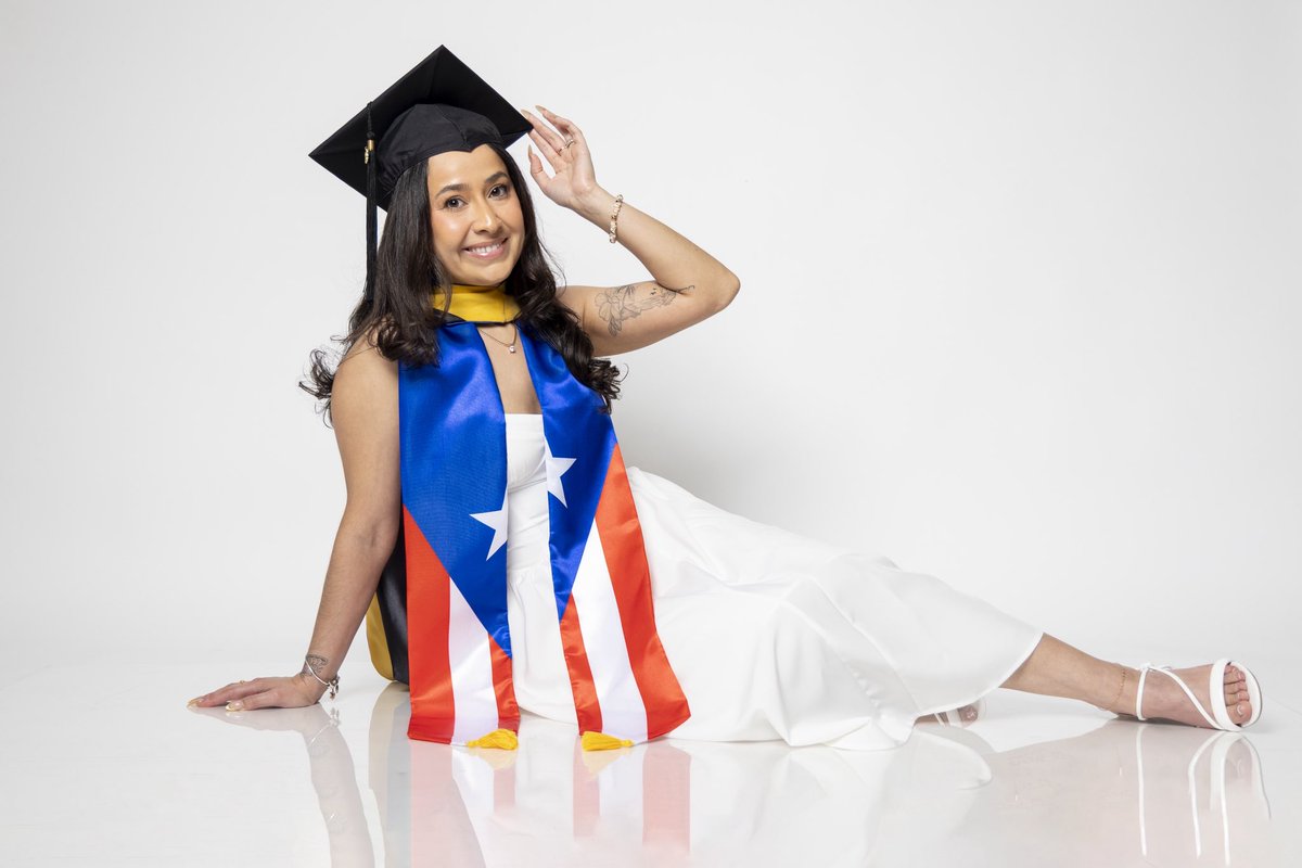 mariavazquezxo's tweet photo. @TheAJMendez I told you I would tell you when I graduateπππ #LMSW https://t.co/WTzQJkNZ6l
