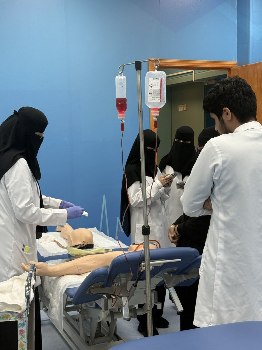 cpd_mu's tweet photo. ضمن برامج #التطوير_المهني_المستمر، أُقيمت في #جامعة_المجمعة ورشة عمل بعنوان “#Phlebotomy Skills for HealthcareProfessionals”، استهدفت الممارسين والطلاب الصحيين بهدف تطوير مهارات سحب الدم ورفع كفاءة الممارسة السريرية وفق الأسس المهنية الآمنة. https://t.co/ottXcTPZca