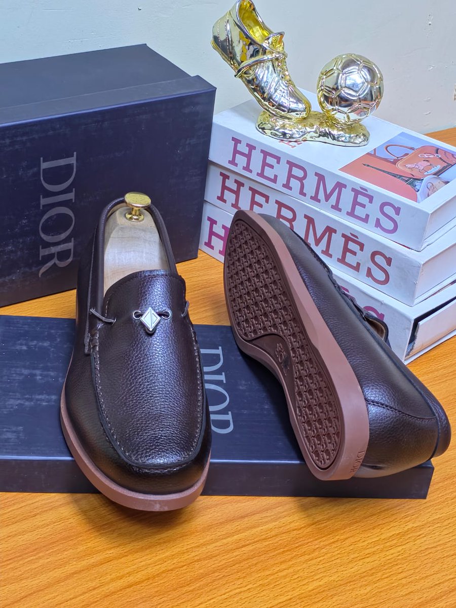 OLUWADAMILOLA {FOOTWEAR'S VENDOR} tweet media