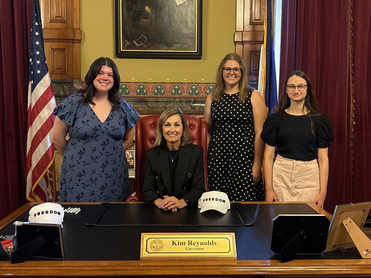 sophiamaize's tweet photo. The Free Speech Bill expansion is NOW OFFICIAL🇺🇸

Such a cool opportunity to watch @IAGovernor sign this important bill advocating for our freedom of speech across Iowa‼️ https://t.co/l6WoYw311O