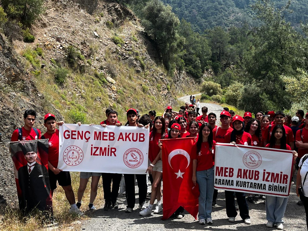 mebakubizmir's tweet photo. #19Mayıs Atatürk’ü Anma, Gençlik ve Spor Bayramı etkinlikleri kapsamında, “Gençlik Atatürk’ün İzinde Yürüyor” sloganıyla İzmir Balçova Terapi Ormanı’nda doğayla iç içe anlamlı bir yürüyüş gerçekleştirdik.
@tcmeb
@Yusuf__Tekin
@bilalmacit
@meb_adsp
@MetinTayarer
@izmirilmem https://t.co/zZgXO6PnYn