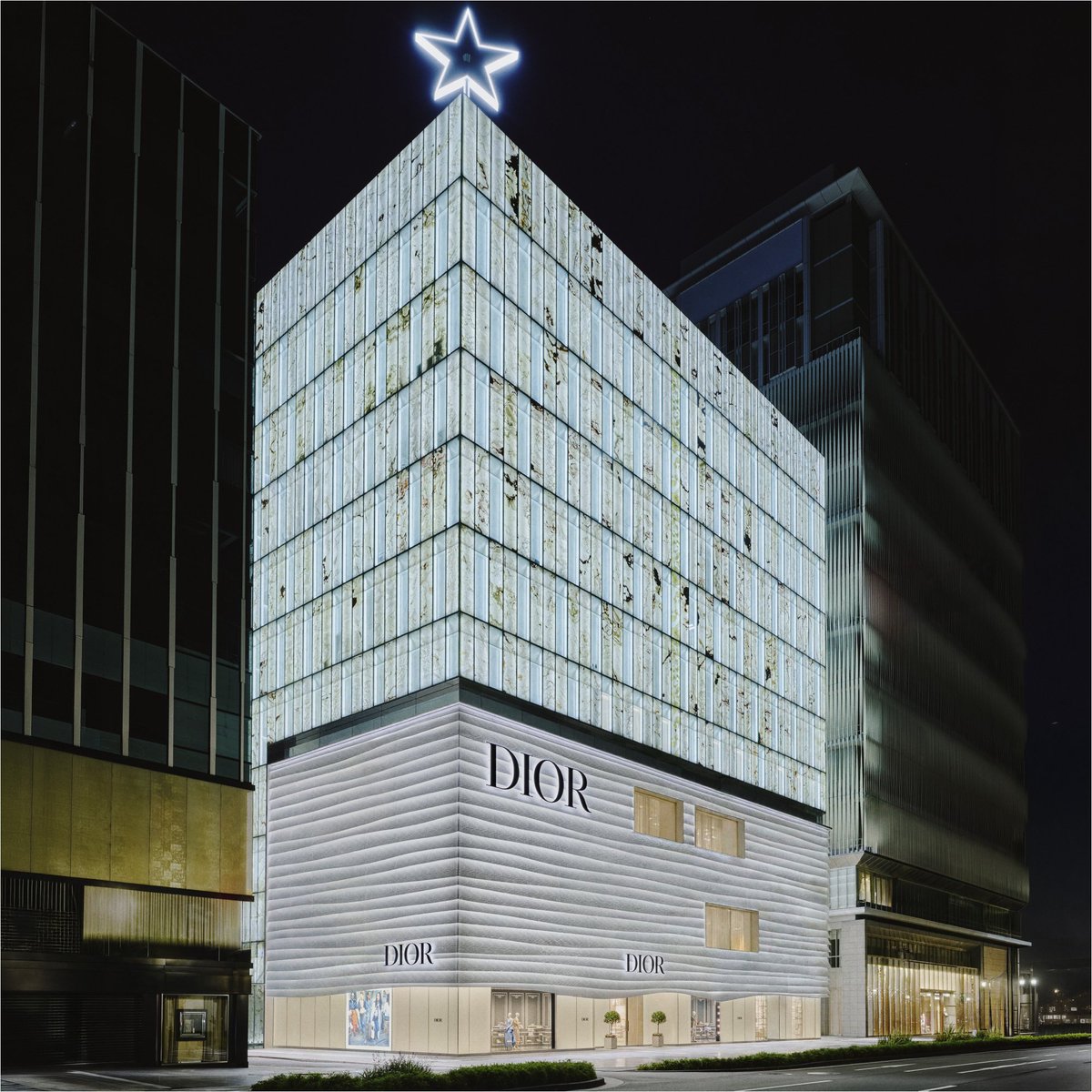1andreas's tweet photo. Osaka 大阪: House of Dior Shinsaibashi opening @Dior https://t.co/7VZ7LjFSTM https://t.co/s6TiUXLs2L
