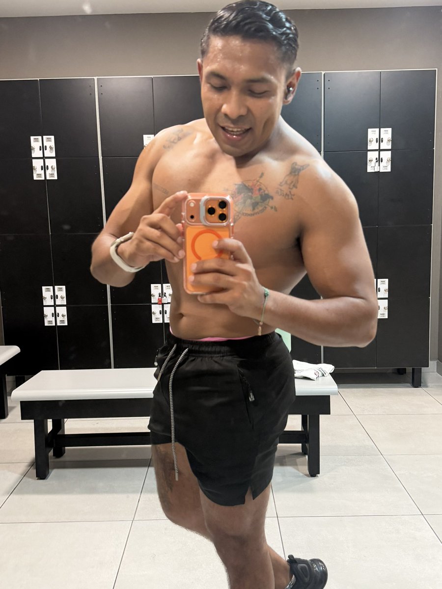 Ang_eloMu's tweet photo. Como que el color negro nos hacer ver bien 🙈🙈🙈 https://t.co/5MjgwhIAuy