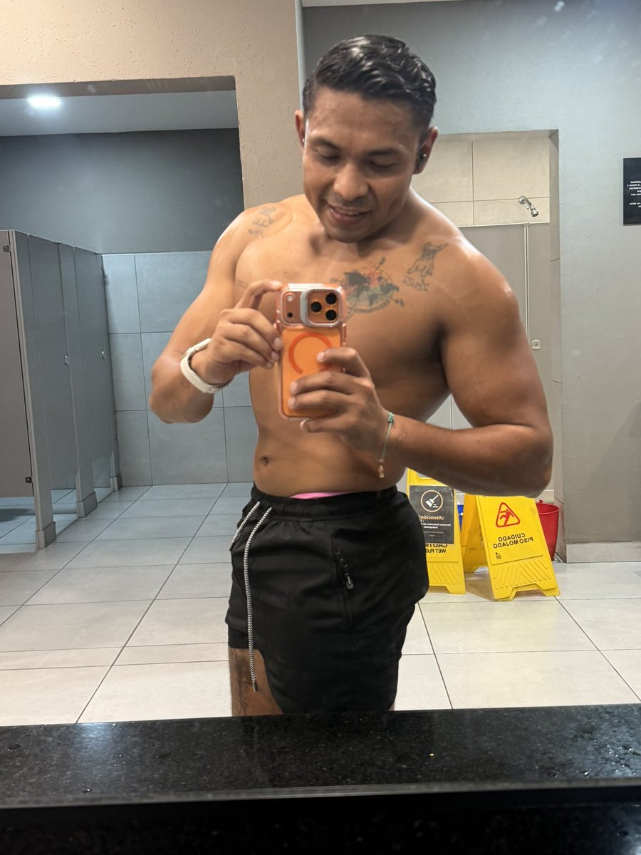 Ang_eloMu's tweet photo. Como que el color negro nos hacer ver bien 🙈🙈🙈 https://t.co/5MjgwhIAuy
