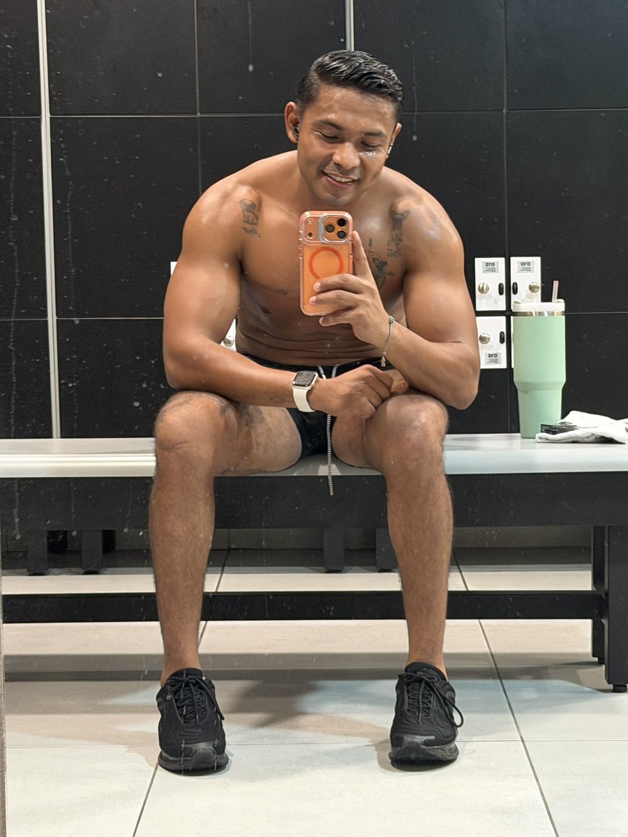 Ang_eloMu's tweet photo. Como que el color negro nos hacer ver bien 🙈🙈🙈 https://t.co/5MjgwhIAuy