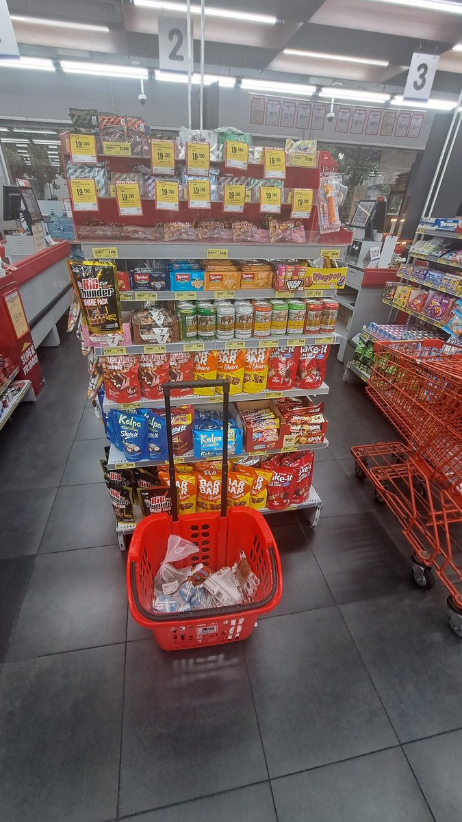 MazDzar's tweet photo. Setiap orang punya kesempatan. Tetapi aku rasanya yang belum dapat kesempatan itu. 

*)Garagara nongkrong malam ini di tongkrongan https://t.co/1BJvedBXb7