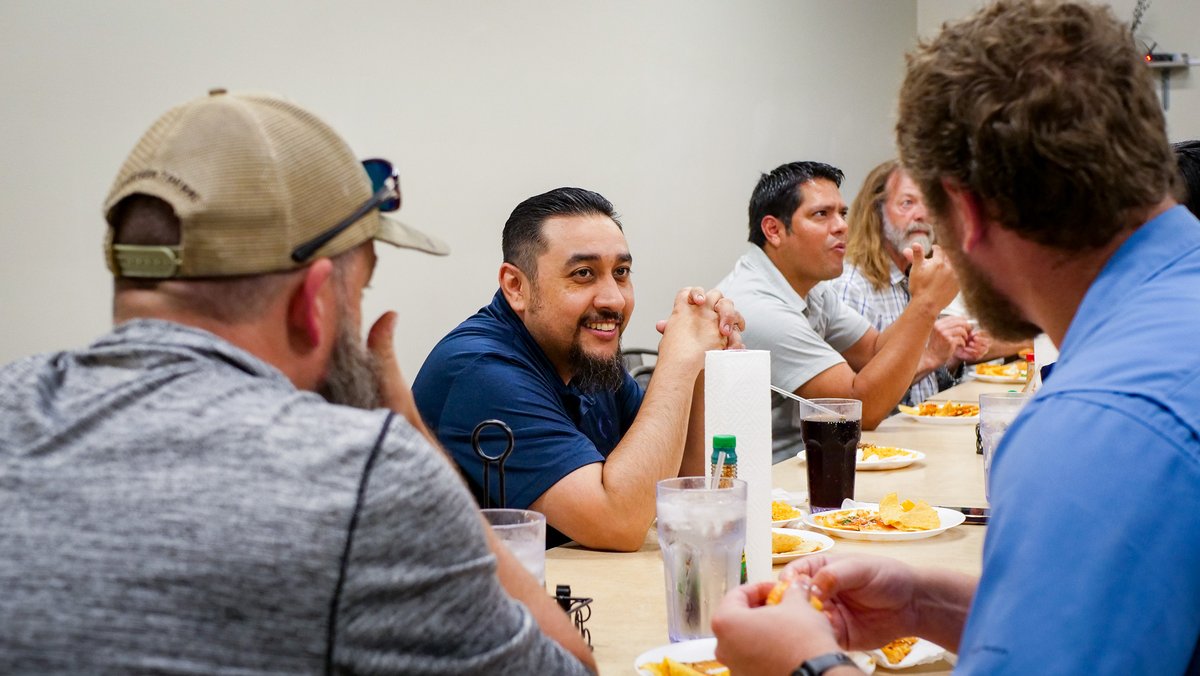 latinocenterorg's tweet photo. 🙌 Huge shoutout to our amazing Siembra ERG members! Your dedication, time, and guidance will inspire the next generation of professionals to grow and succeed. 

👉 Interested in getting involved?
🔗Learn more: https://t.co/jDEabt1O1v https://t.co/MjHbHZyCKh