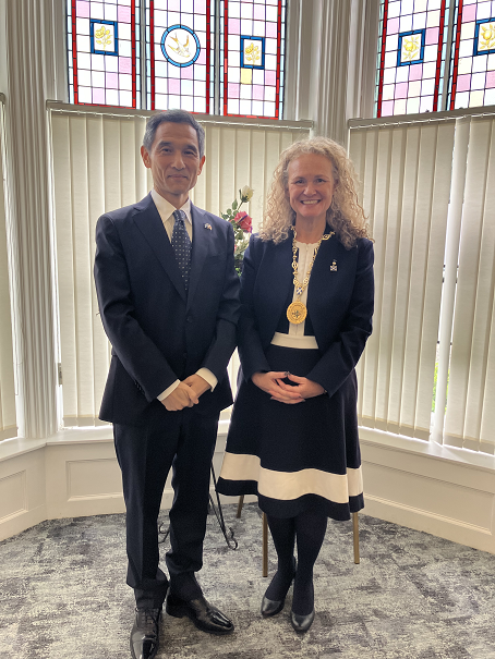 JapanScotland's tweet photo. 📰 On Tuesday 19th May, Consul General Katsutoshi Takeda visited Cllr Debbi McCall, Provost of Midlothian.

Read the full article on our website or other SNS channels! https://t.co/FCR5GPis97