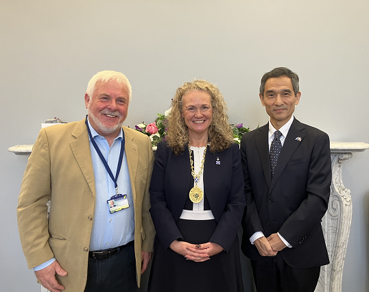 JapanScotland's tweet photo. 📰 On Tuesday 19th May, Consul General Katsutoshi Takeda visited Cllr Debbi McCall, Provost of Midlothian.

Read the full article on our website or other SNS channels! https://t.co/FCR5GPis97