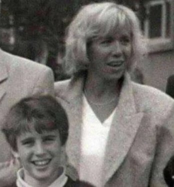 Gallieni_57's tweet photo. @Cdanslair @Caroline_Roux @Valdiguie @AliceAugustin13 #Cdanslair #france5 on peut juste évoquer le détournement d’un collégien de 14 ans à La Providence d’  Amiens en 1992 #DevenirBrigitte #CandaceOwens #JMT Brigitte la plus grosse supercherie faite aux français es ! https://t.co/G9JA5oBR2A