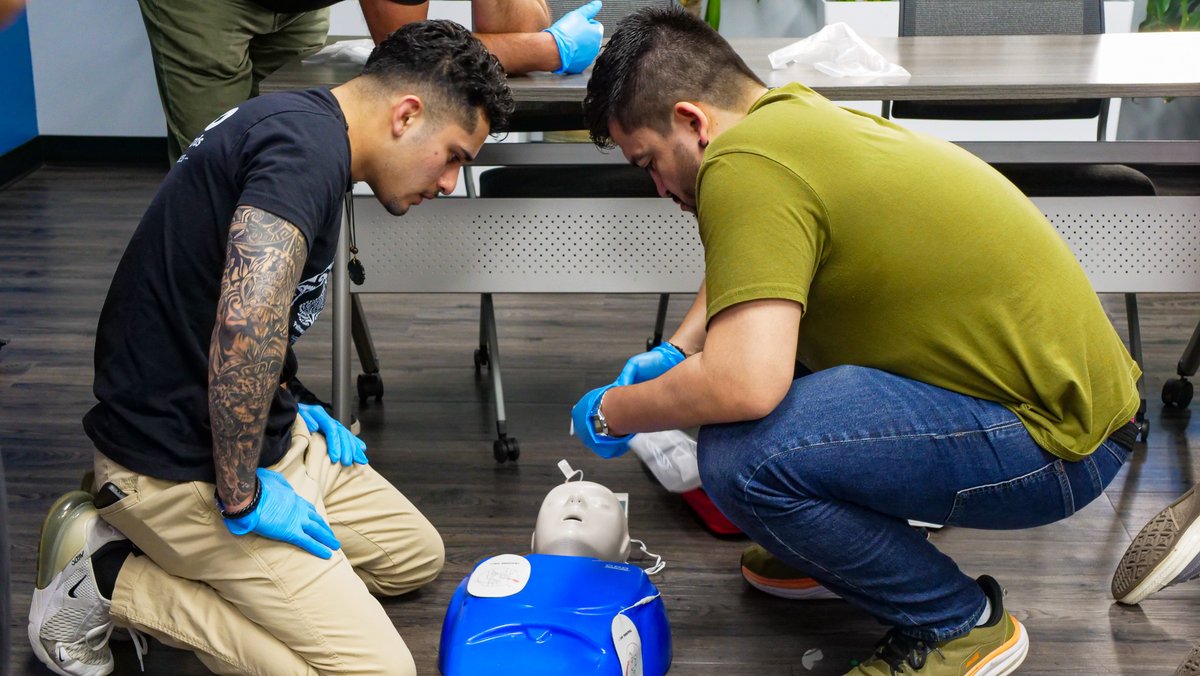 latinocenterorg's tweet photo. 💪 Our team is CPR and First Aid certified—because safety comes first. From youth to older adults, we’re prepared for any situation. 

💙 Led by our own Ricardo Solis through the American Red Cross, this training strengthens our team and the community we serve. https://t.co/gnCCFZi9oP