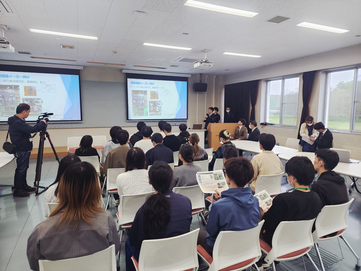yasuda_lab's tweet photo. 第3回クリエイティブミートアップを開催しました。
札幌商工会議所と安田・杉澤・近澤ゼミとのコラボ事業で、札幌の企業様と学生チームとのプロジェクトマッチングイベントです。今年は4社が参加。

TVhさんが取材に来てくれました。今後、追跡取材してくれるので放送が楽しみです！ #Johodai https://t.co/spi5uzhhCY