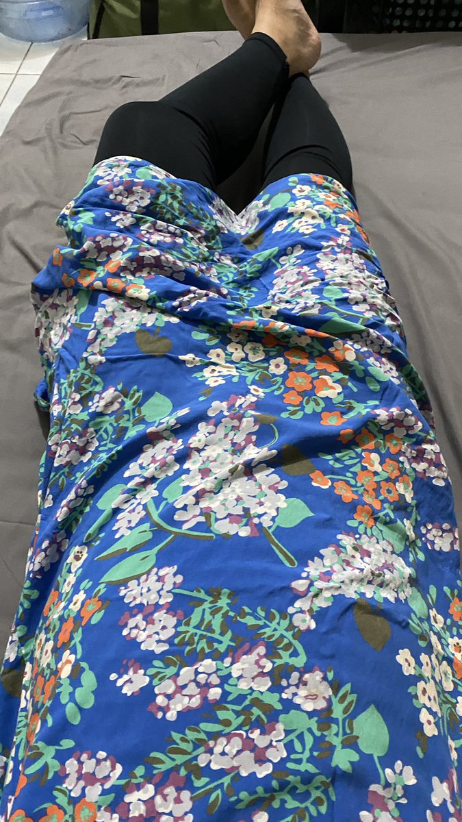 cderrita's tweet photo. hal ternyaman adalah tidur dengan memakai daster dan legging 🥰 https://t.co/gCoJbRYpfO