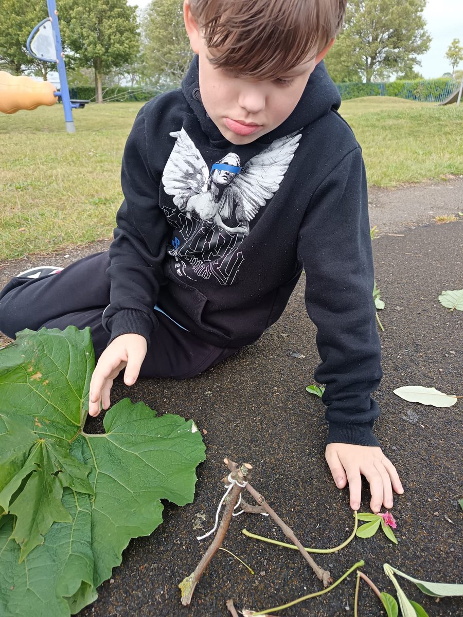 _SuttonHouse_'s tweet photo. A pupil accessed an alternative version of learning through an afterschool session at the park 🌳 Using the outdoor environment to explore 3D shapes and their properties. A fantastic hands-on learning experience! #OutdoorLearning #AlternativeProvision #SEMH #AdaptiveTeaching https://t.co/Br9yrjryBS