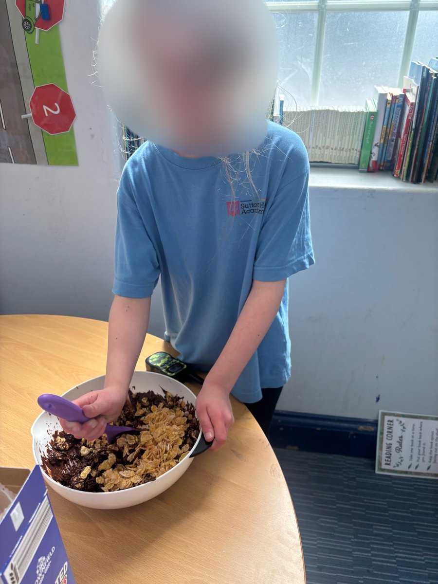 _SuttonHouse_'s tweet photo. Star class enjoyed completing Food Tech in the classroom today to support safety while still developing their cooking skills 🍫🥣 They had great fun making rice crispie cakes and practicing measuring, mixing, and following instructions! #FoodTech #LearningThroughCooking https://t.co/xSgdrVrYkV