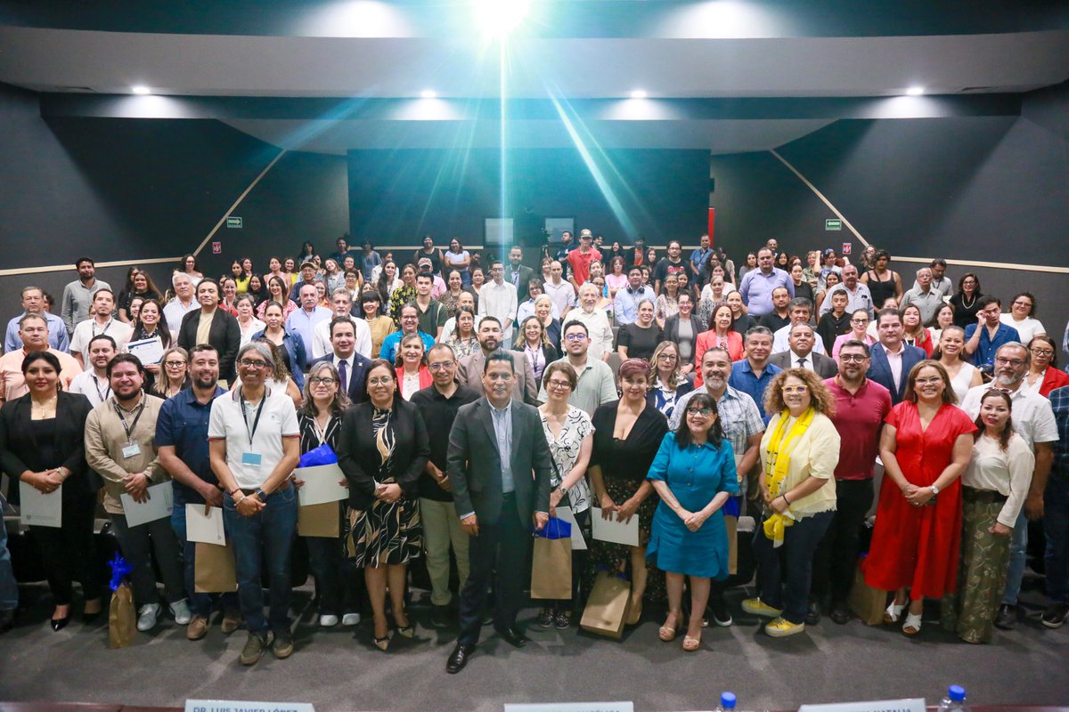 STAUdeG's tweet photo. Reconocemos con orgullo el compromiso y la dedicación de las y los docentes del @CULagos_UdeG, quienes destacaron por su gran desempeño durante el calendario 2025B. 

Su trabajo fortalece día con día la formación de nuevas generaciones y engrandecen a nuestra Universidad. https://t.co/7cXaZzKM4O