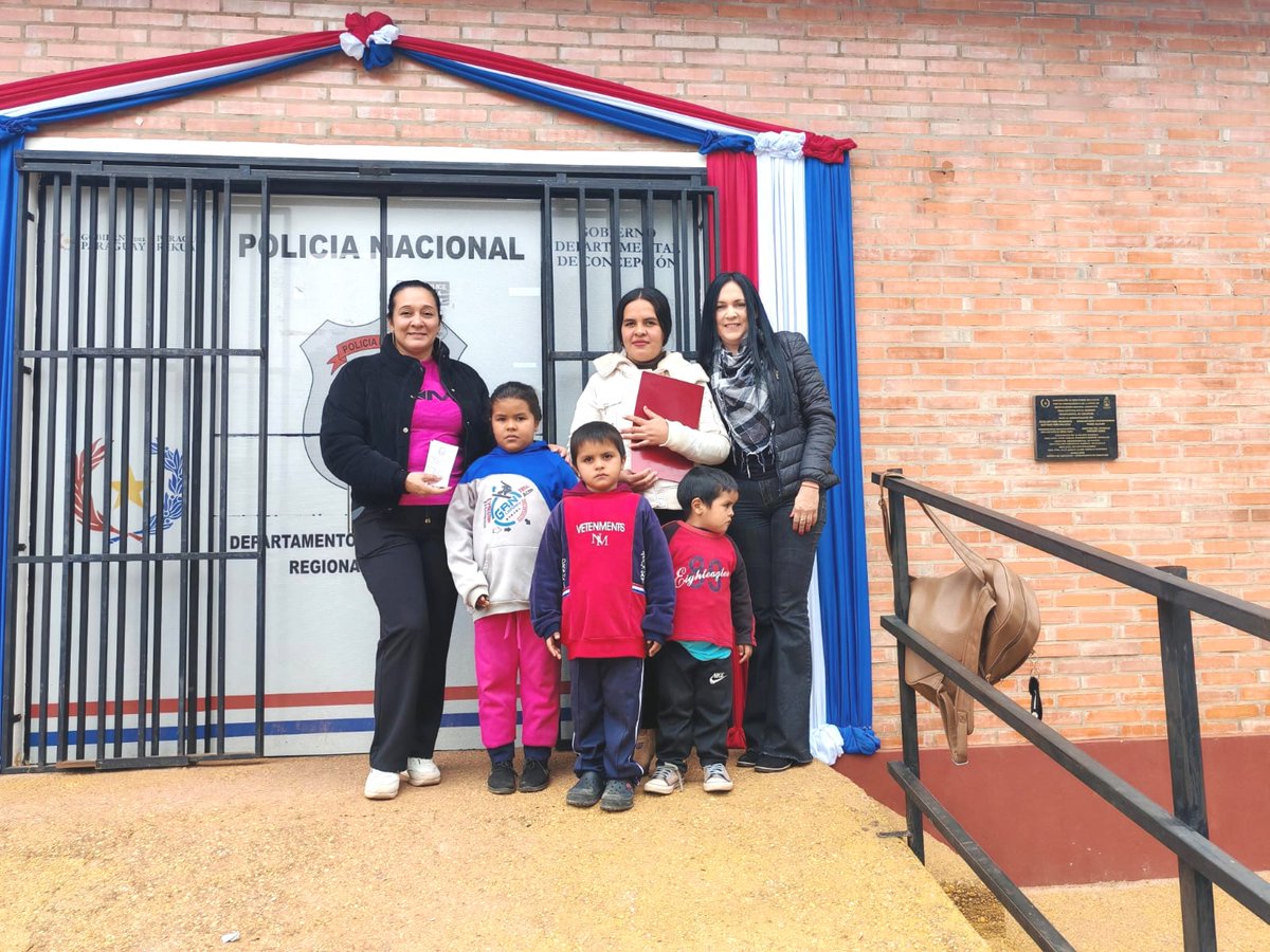 pyregistrocivil's tweet photo. 📚✨ En el marco del proyecto #EscuelaConIdentidad, el #NuevoREC realizó trámites para la cédula de identidad de alumnos de la Escuela Básica N.° 1720 San Roque, del distrito de Loreto, departamento de Concepción.

Más info en🔗: https://t.co/M7hhc2g4bN
#GobiernoDelParaguay https://t.co/U6TsMURo5F