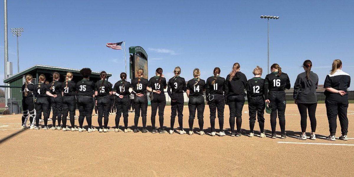 chloepapenfuss's tweet photo. Going in as the underdogs today. First round of EDC, 5PM @Davies. Canโt wait to get into post season with this group! #rollpack @PackerFastpitch https://t.co/voP9KZ3Y4M