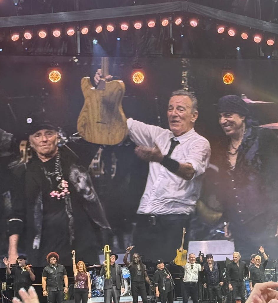 VLafora's tweet photo. @PaulApp0505 Thanks Paul. Good afternoon.
Enjoy your #SpringsteenTuesday.
Come on ππβ!
Today another great show.
The Cavalry plays in Pittsburgh
π· 1 By @PaulApp0505 May 14
Brooklyn, NY
π· 2 By @PaulApp0505 #LohadTour 2025
#Springsteen #ESB #NoKings https://t.co/jtl42MFABi