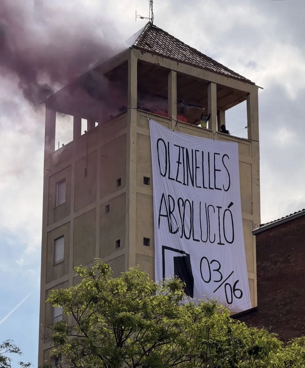 coshac_sindicat's tweet photo. 🫱🏽‍🫲🏾D'aquí neix el sindicalisme d'habitatge. Perquè quan les institucions esn abandonen, les veïnes ens organitzem.

Nosaltres no només aturem desnonaments, sinó que construïm suport mutu, trenquem l'aïllament i convertim la ràbia i la impotència en força col·lectiva. https://t.co/aht1sSVi2u