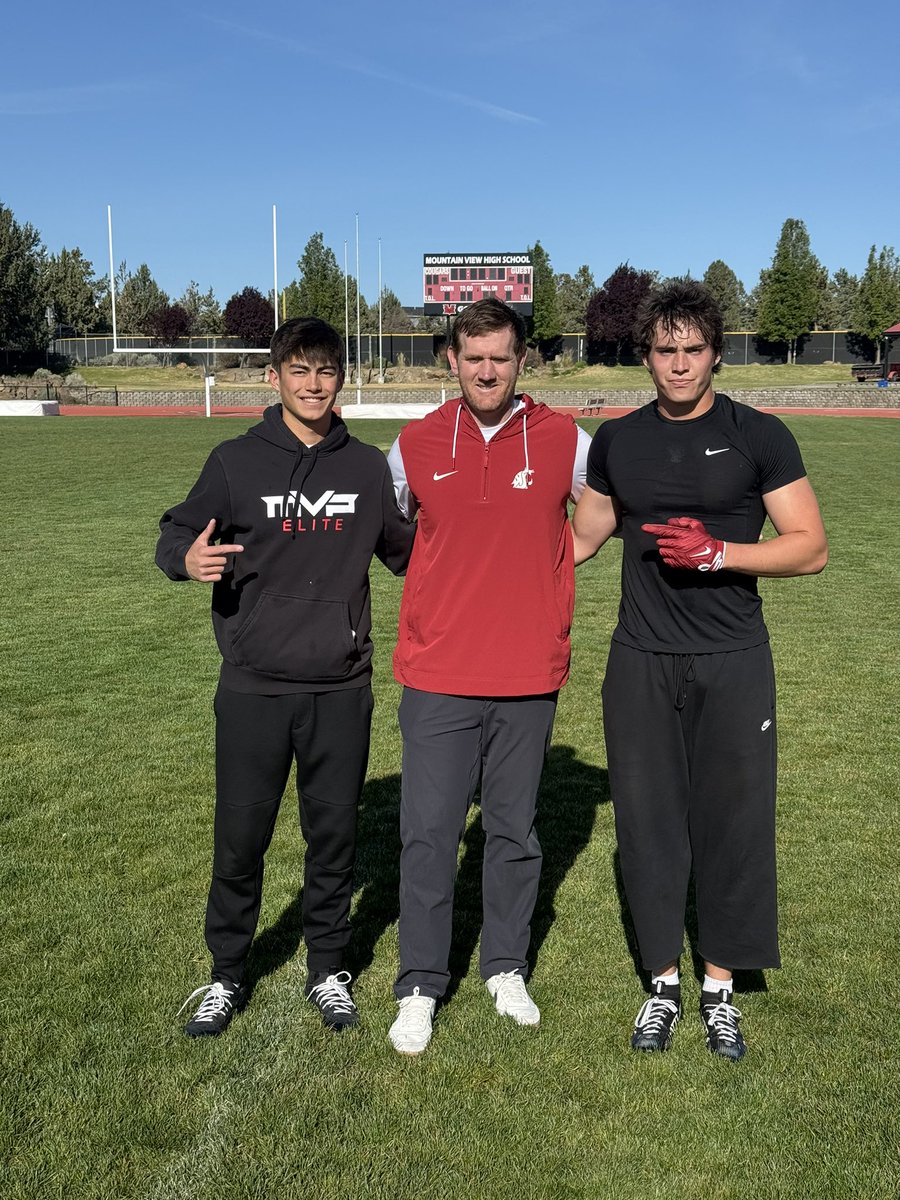Jettson27's tweet photo. Thanks coach @CoachCato1 from wazzu for coming to watch me workout today! Go cougs!

@mvcougs_fb @mvp7on7 @JordanJ_ https://t.co/dWsHnPjNE3