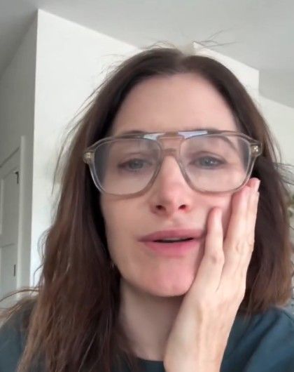thrnhahn's tweet photo. This woman is truly unreal; she looks amazing without a drop of makeup https://t.co/QZ99ug2JUt