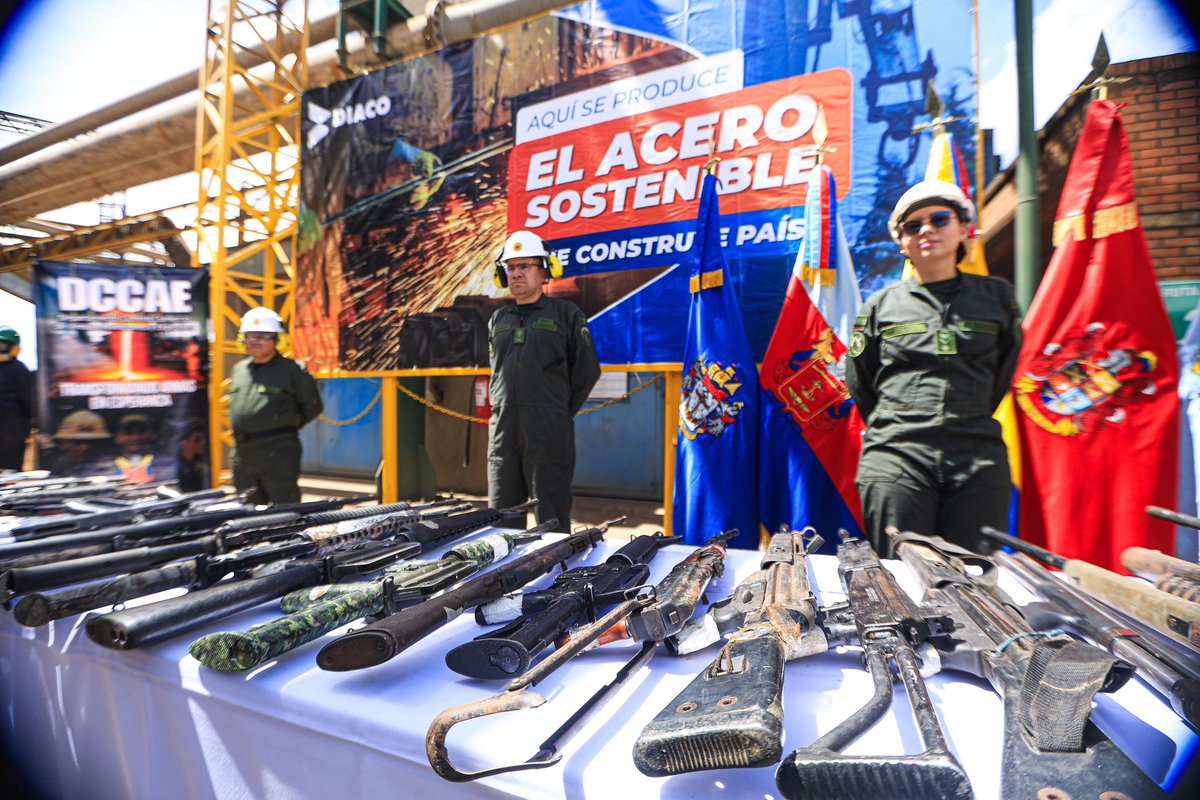 CarlosAmayaR's tweet photo. Acompañamos el acto protocolario del @COL_EJERCITO, en donde inicia el plan de destrucción y fundición de armas 2026, en las instalaciones de la planta siderúrgica Diaco en Tuta. 

Estas armas han sido entregadas voluntariamente o decomisadas. 

Un evento que simboliza el compromiso de nuestras instituciones con la construcción de paz, la reconciliación y la transformación de instrumentos de violencia en oportunidades para el futuro 💚.