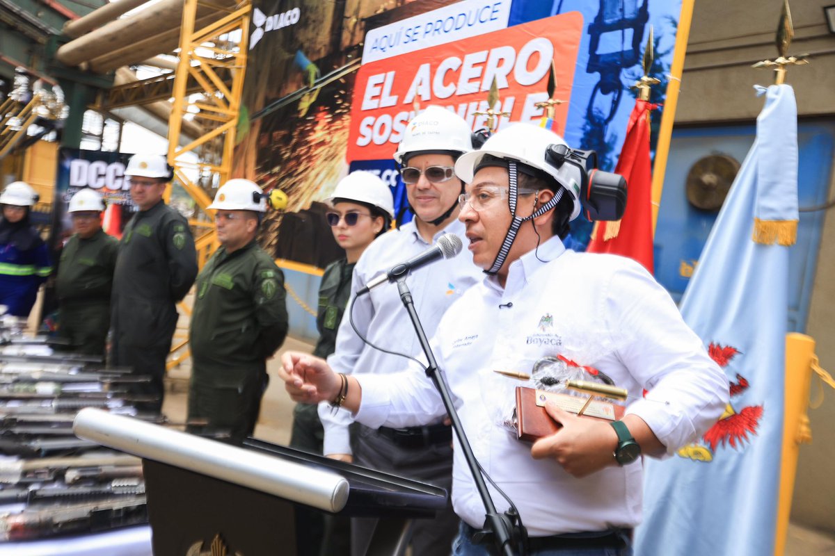 CarlosAmayaR's tweet photo. Acompañamos el acto protocolario del @COL_EJERCITO, en donde inicia el plan de destrucción y fundición de armas 2026, en las instalaciones de la planta siderúrgica Diaco en Tuta. 

Estas armas han sido entregadas voluntariamente o decomisadas. 

Un evento que simboliza el compromiso de nuestras instituciones con la construcción de paz, la reconciliación y la transformación de instrumentos de violencia en oportunidades para el futuro 💚.