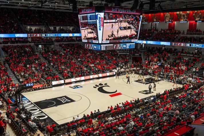 calebourigou's tweet photo. Blessed to receive an offer from the University of Cincinnati!! https://t.co/hhfee6LbeB