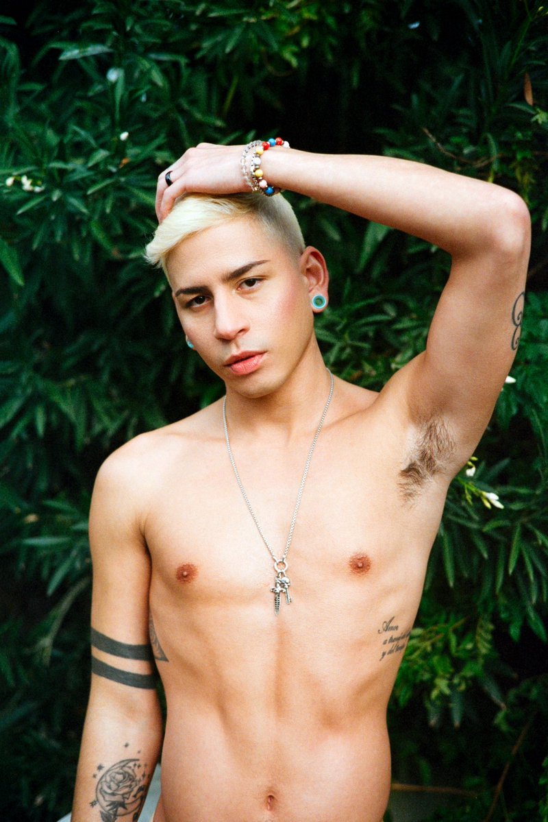 boy w the scorpion tattoo 🦂🇨🇴 tweet media