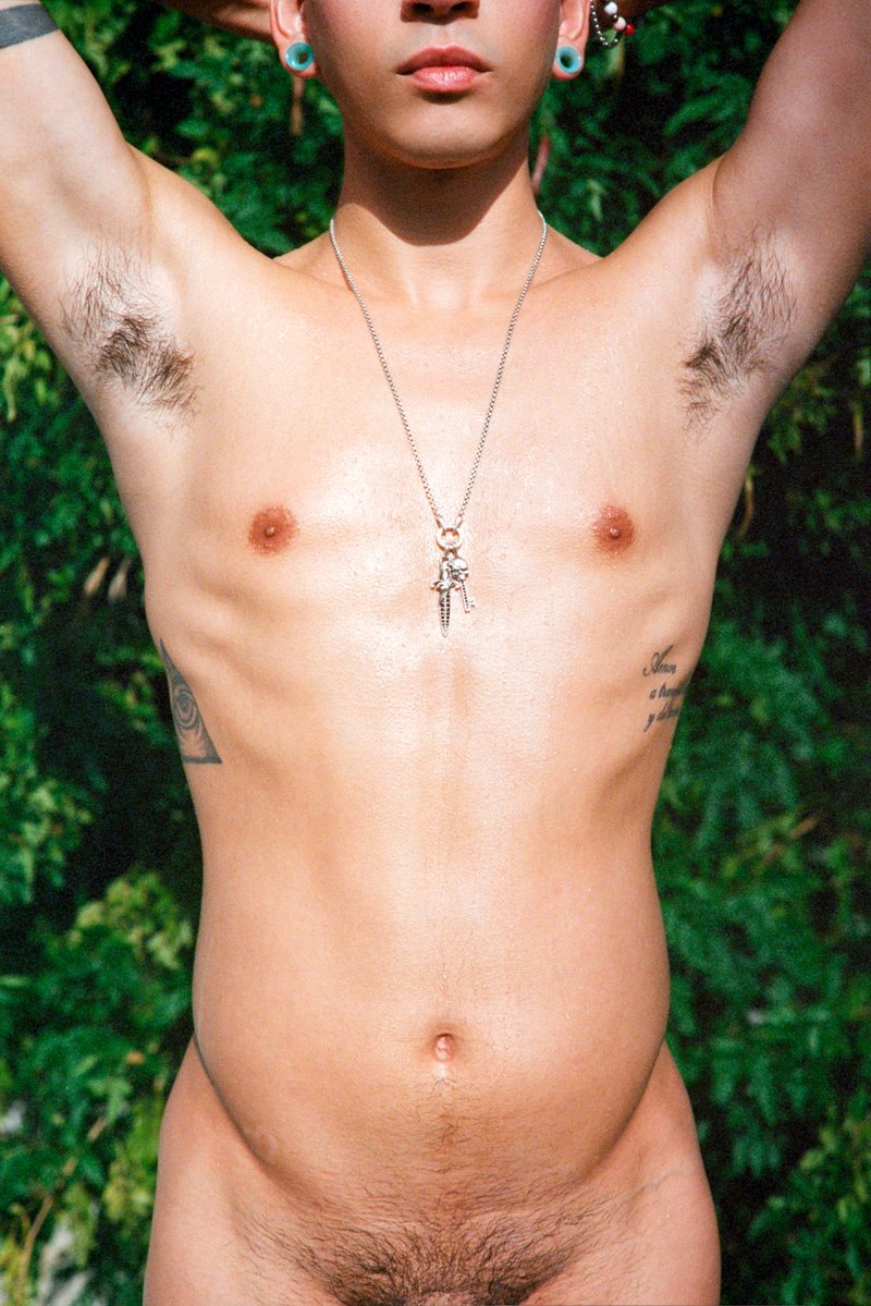 boy w the scorpion tattoo 🦂🇨🇴 tweet media