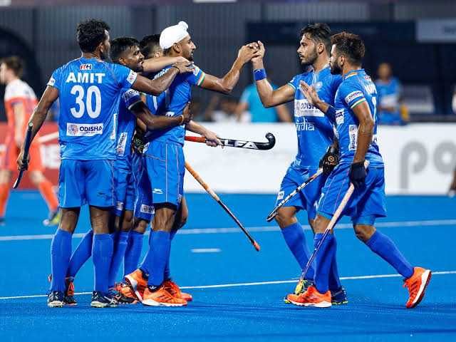TheKhelIndia's tweet photo. Virat Kohli on the Indian Hockey Team 🏑🔥

"We are not even 15% of the fitness of an Indian hockey player, if I have to be brutally honest, Their sport demands way more" https://t.co/KX2B1mpPpQ