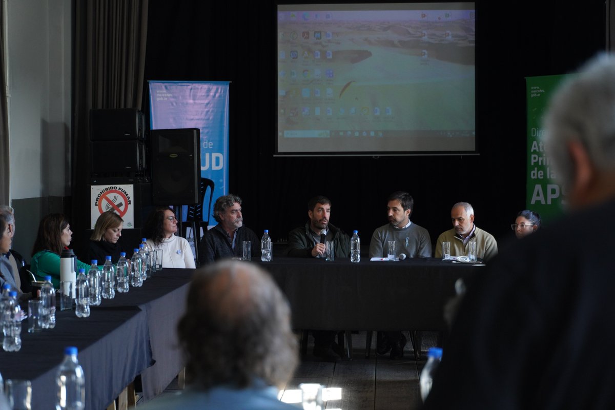 munimercedes's tweet photo. Mercedes fue sede del 1° encuentro presencial del CoSaPro junto al ministro @nkreplak y referentes de las regiones sanitarias de PBA.

Frente a la crisis del sistema de salud, seguimos fortaleciendo el trabajo conjunto entre Provincia y municipios para cuidar a nuestra comunidad. https://t.co/kTLWXdAeWu
