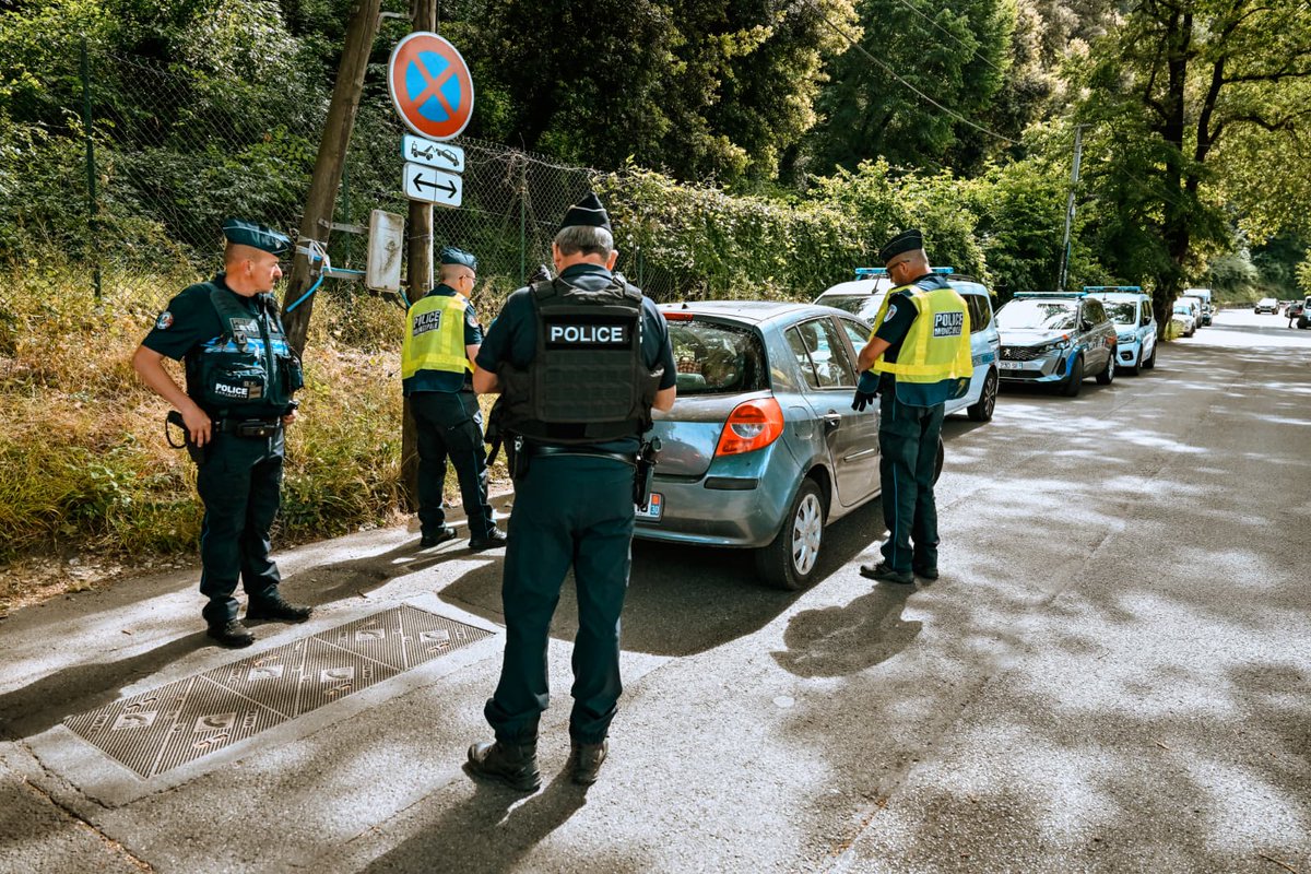 VilledeCagnes's tweet photo. [SÉCURITÉ POUR TOUS]

La mobilisation se poursuit contre les infractions routières.
Nouveaux contrôles cet après-midi au Béal et sur l’avenue de Grasse par la Police Municipale et Nationale.

➡️ Sécurité et tranquillité des Cagnois : une priorité au quotidien. https://t.co/6eqTmaKlBh