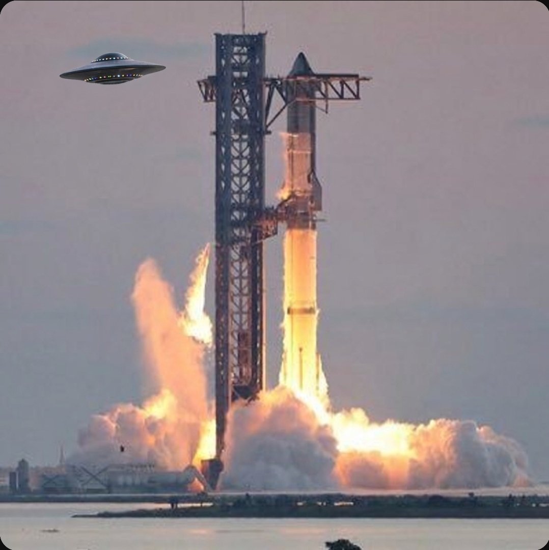 gh0xtcat's tweet photo. ELON is an ALIEN 👽 
that's why he's trying to build a SPACESHIP to MARS as soon as possible because he's trying to get home https://t.co/hX1IXTC8VN