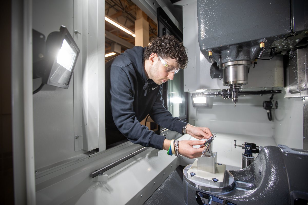 SPSCC's tweet photo. Workforce development funds help bring a 5-axis CNC mill to SPSCC's Machining Technologies program, giving students hands-on experience with industry-standard tech and in-demand skills.

Learn more: https://t.co/eUF3Cz0AY3

#spscc #machiningtechnologies #cnc https://t.co/et99mVGa6j