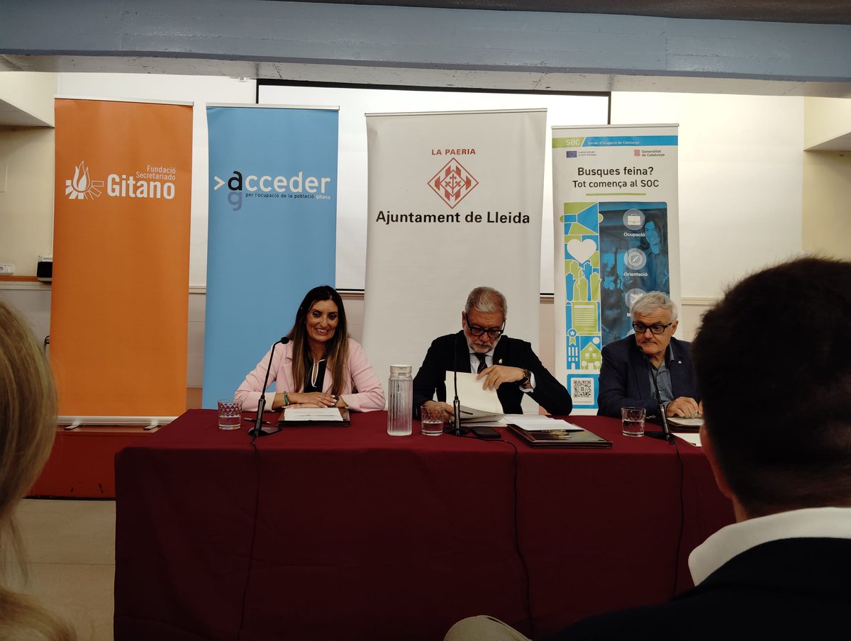 gitanos_org's tweet photo. Celebramos la firma del nuevo convenio con el Servei Públic d'Ocupació de Catalunya (SOC) y el Ayuntament de Lleida para empezar a trabajar con nuestro programa #Acceder El empleo como clave esencial para impulsar la inclusión de los #gitanos y las #gitanas https://t.co/RLLRAdspIo