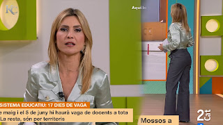 kraffcaps182066's tweet photo. Danae Boronat: ¡Elegancia y silueta de infarto! ✨
La presentadora brilla en 'L'Altaveu' con su look de satén y una percha espectacular. ¡Vaya mujer! 👅🍑
🔗 https://t.co/gk6PPdio8r
#ArchivoGlamTv #KraffcapsFamosas #ReinasDelJuego #DanaeBoronat #TvStyle #LAltaveu https://t.co/22AcMt1EsQ