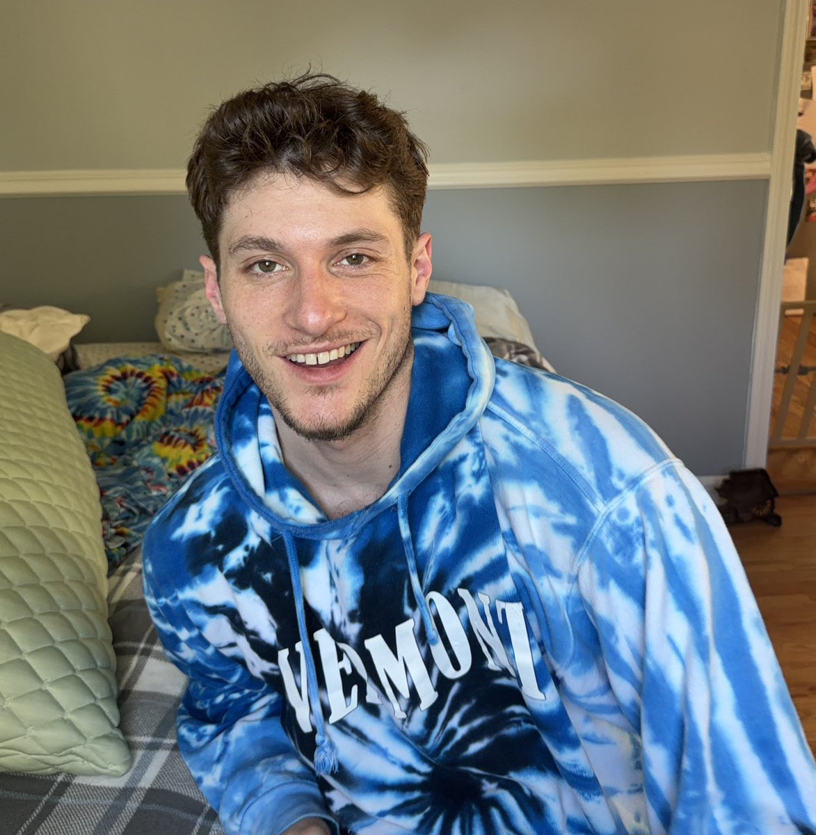 BrandonXBlaze's tweet photo. With clothes vs without https://t.co/0awqU6nEyp