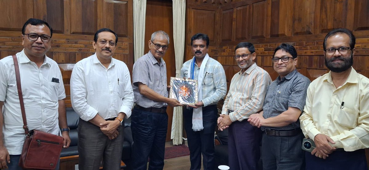wbuafsoffical's tweet photo. Hon'ble VCI Member Dr D Thanigaivelu visited at Faculty of Veterinary and Animal Sciences under WBUAFS on 18th to 19th May 2026. 
#wbuafsofficial #wbuafs #veterinarycouncil #VCI https://t.co/hDlJVIyquk