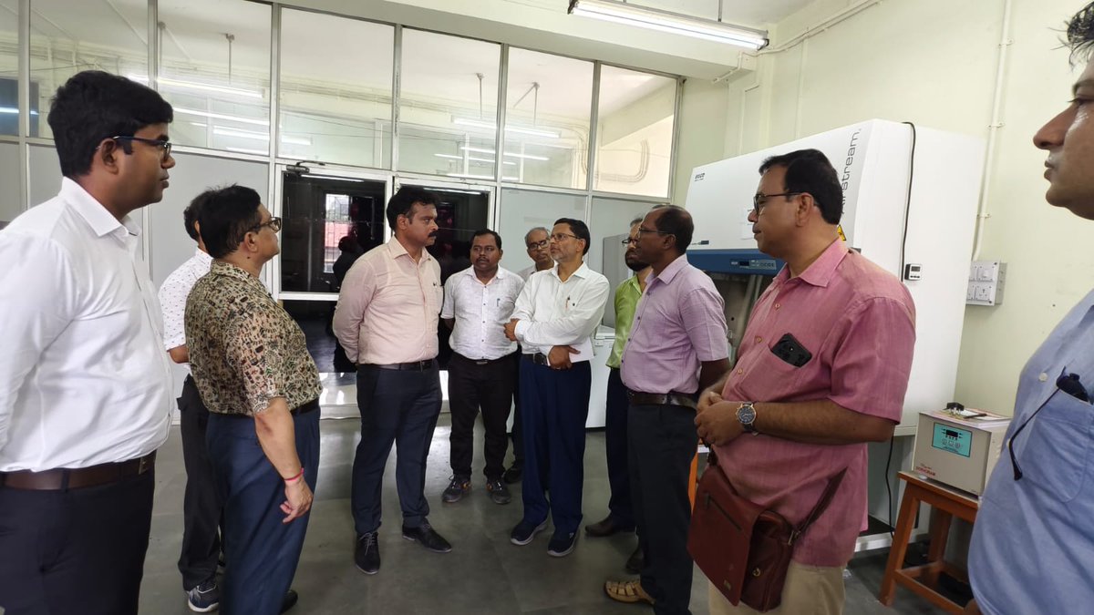 wbuafsoffical's tweet photo. Hon'ble VCI Member Dr D Thanigaivelu visited at Faculty of Veterinary and Animal Sciences under WBUAFS on 18th to 19th May 2026. 
#wbuafsofficial #wbuafs #veterinarycouncil #VCI https://t.co/hDlJVIyquk