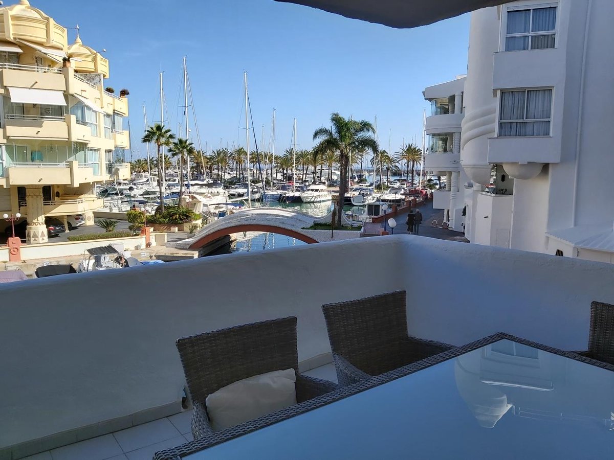 FlatsSl's tweet photo. 🏡 Del Parque Flats Puerto Marina es una de las mejores zonas de la Costa del Sol, situado en el Puerto Deportivo de Benalmádena, donde restaurantes, bares, paseos en barco, actividades acuáticas y náuticas se dan cita todos los días del año. https://t.co/3V0BTz2Fjo