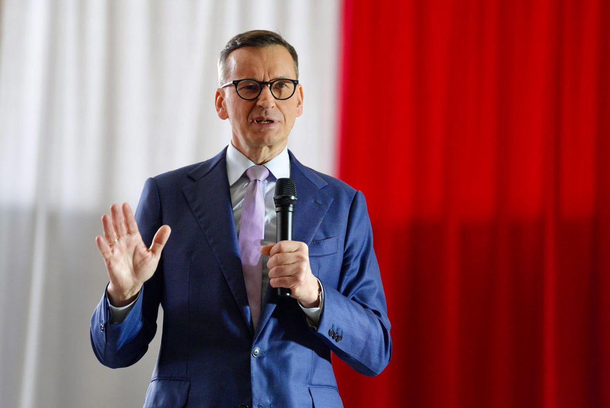 MorawieckiM's tweet photo. ❗️ Dziękuję mieszkańcom Maciejowic za fantastyczne spotkanie!
Gorąco dziękuję również @MariaKoc1 za zorganizowanie tego wydarzenia! 
Dopóki jesteśmy razem, żadna siła nie jest w stanie złamać naszej woli. Idziemy naprzód dla Polski🇵🇱! 

Do zobaczenia wkrótce👋 https://t.co/8TnT4gEimn