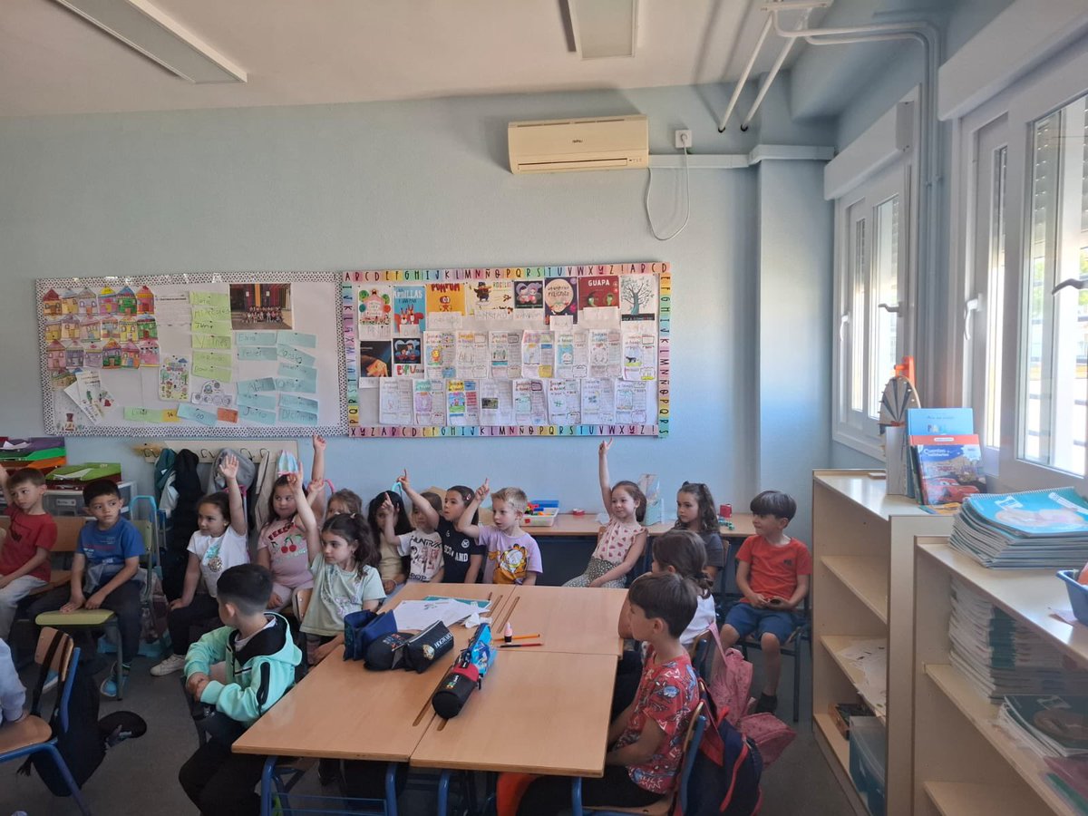 HuertaRetiro's tweet photo. Título: ¡Un gran paso lleno de sonrisas! 👣✨

Nuestros aventureros de 5 años han comenzado su "viaje" hacia la Primaria. Estos días están explorando sus futuras aulas, han vibrado en las sesiones de música 🎶 y han disfrutado de juegos en el "patio de los mayores" https://t.co/7oTZjS7ZJM