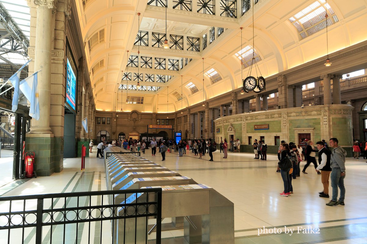 OldWorldPlans's tweet photo. (2/2) The Grand Hall and the rotunda beneath the dome today. The station still stands and remains the busiest commuter terminal in the city. https://t.co/W1H8bY64vN