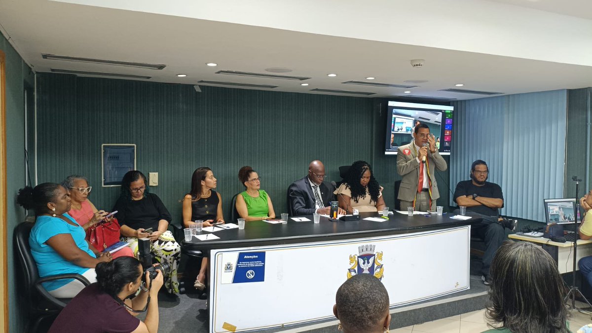 Hilton_Coelho's tweet photo. Participamos hoje na @CamaraSalvador, ao lado de famílias, educadores e movimentos sociais na audiência convocada por Prof. @hamiltonpsol em defesa da educação inclusiva em Salvador. Nenhuma criança pode ser excluída, invisibilizada ou abandonada pelo poder público! https://t.co/urUp1v2ws7