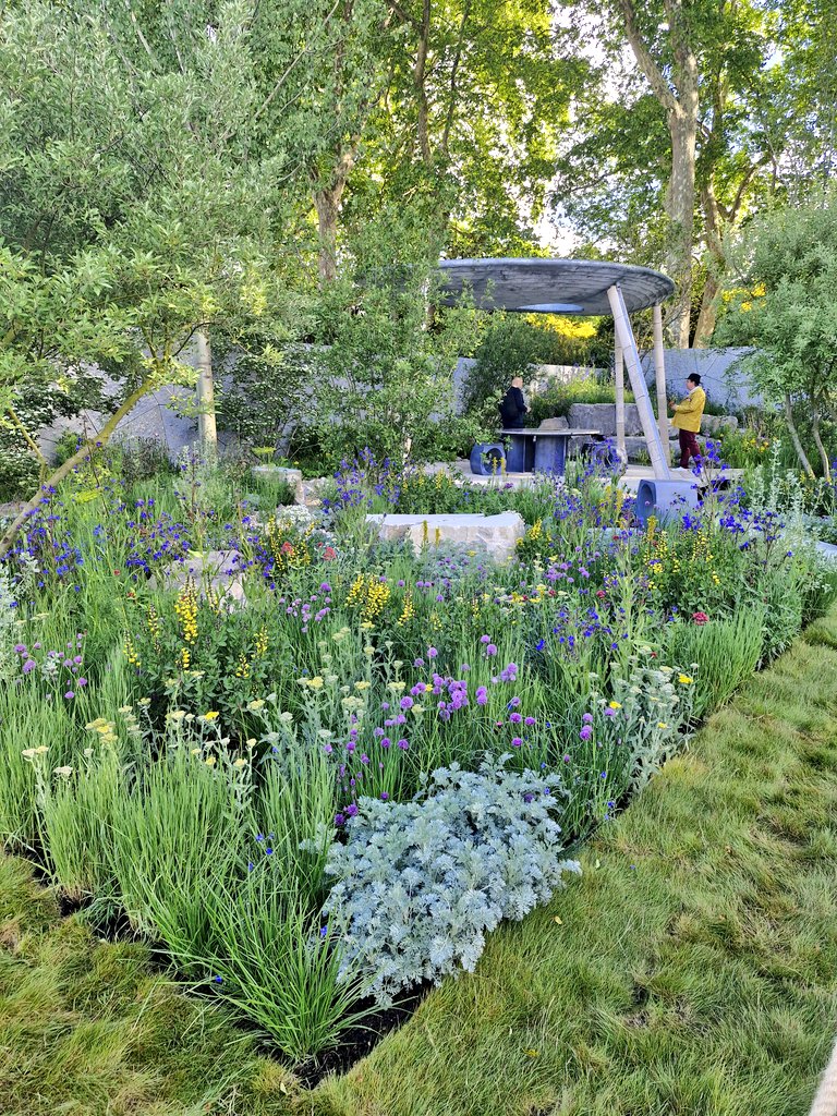 darrenlakin2's tweet photo. Evening all. 
A few images from yesterday's inspirational visit to Chelsea Flower show... https://t.co/IyFl0zUnBd