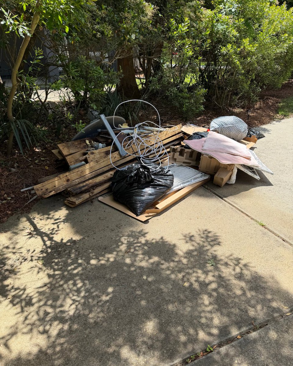 BDJunkremoval's tweet photo. 💨 Quick Curbside Pickup 
🐾 Black Dog Junk Removal 
👉 Ready for your transformation? Contact us today! ☎️ 843-920-JUNK (5865) 
⚡ Fast and Friendly Service 
📍 Charleston, SC
#BlackDogJunkRemoval #CharlestonSC #JunkRemoval #Curbside #JunkRemovalNearMe #Transformation #Declutter https://t.co/Nv40YVQIZR