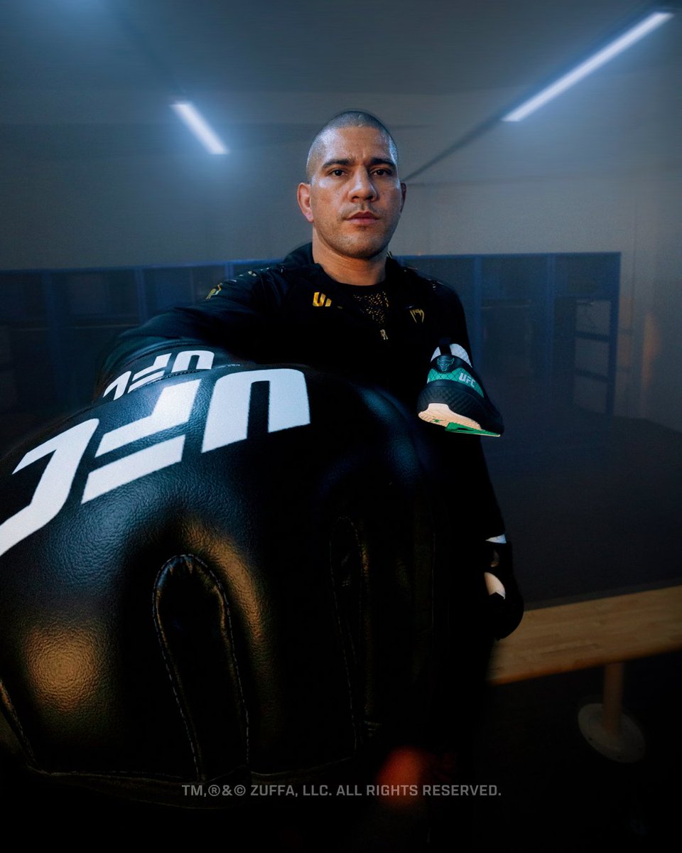 ProjectRock's tweet photo. @AlexPereiraUFC  wasn't made for this moment. This moment was made through blood, sweat, and every rep no one saw. 

Shop the UFC | BSR 5: https://t.co/9fGBA6mM4z https://t.co/3rXtFM1b1p
